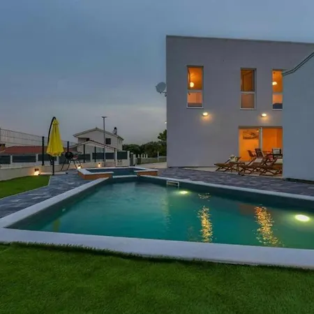 Villa In Suko An With Swimming Pool