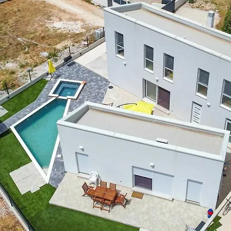 In Suko An With Swimming Pool Villa Sukošan
