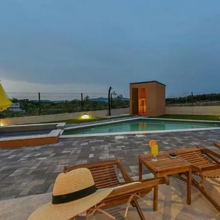 Villa In Suko An With Swimming Pool